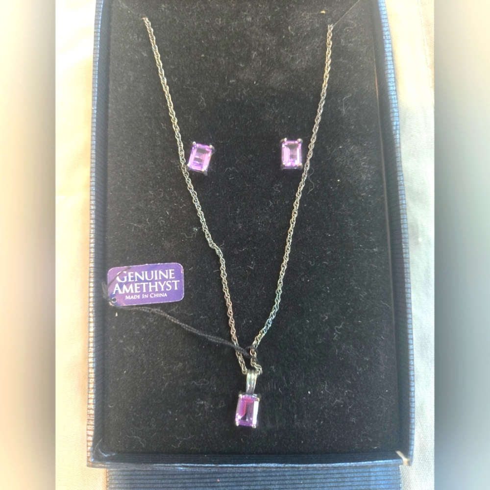 Natural Rose amethyst/sterling silver necklace and earrings set. NWT vintage.